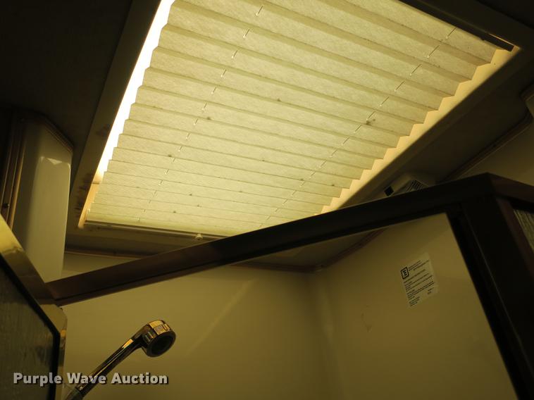 image for item DE3825 2005 Freightliner Alfa Seeya RV