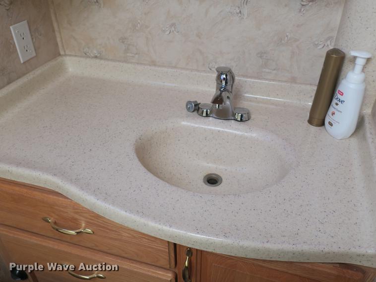 image for item DE3825 2005 Freightliner Alfa Seeya RV