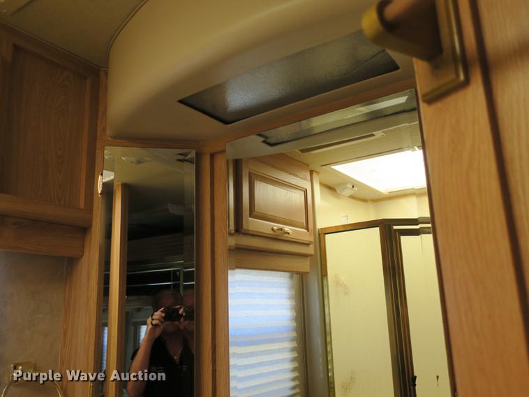 image for item DE3825 2005 Freightliner Alfa Seeya RV