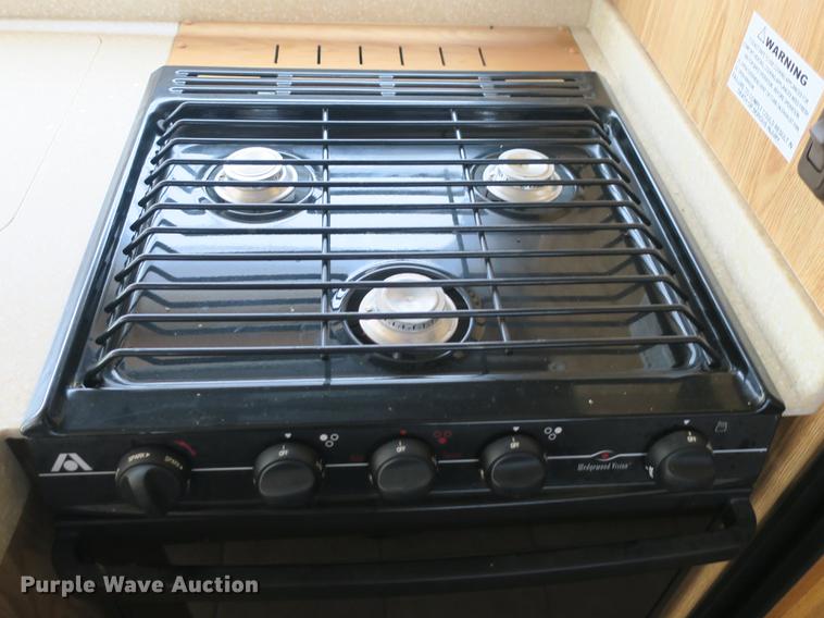 image for item DE3825 2005 Freightliner Alfa Seeya RV