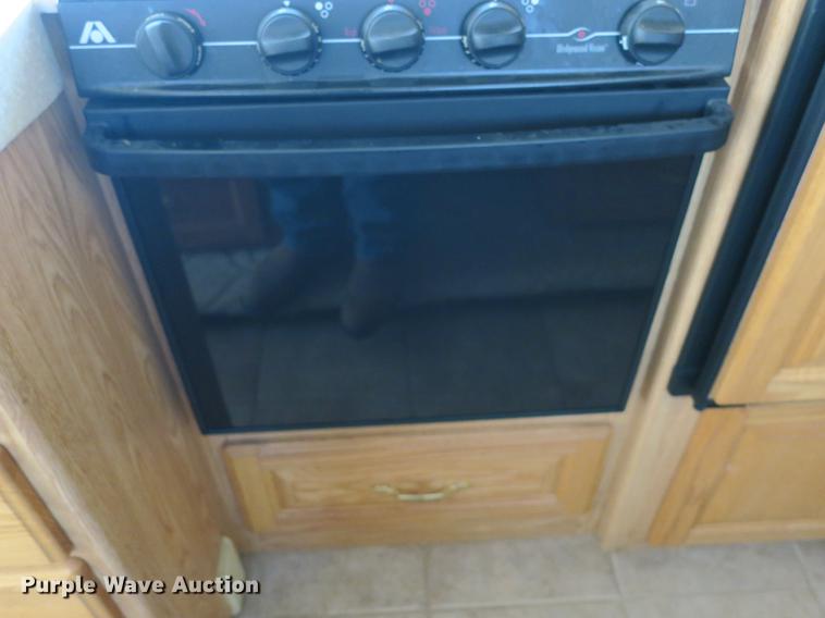 image for item DE3825 2005 Freightliner Alfa Seeya RV