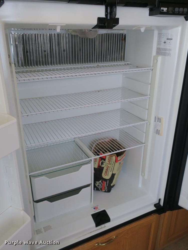 image for item DE3825 2005 Freightliner Alfa Seeya RV