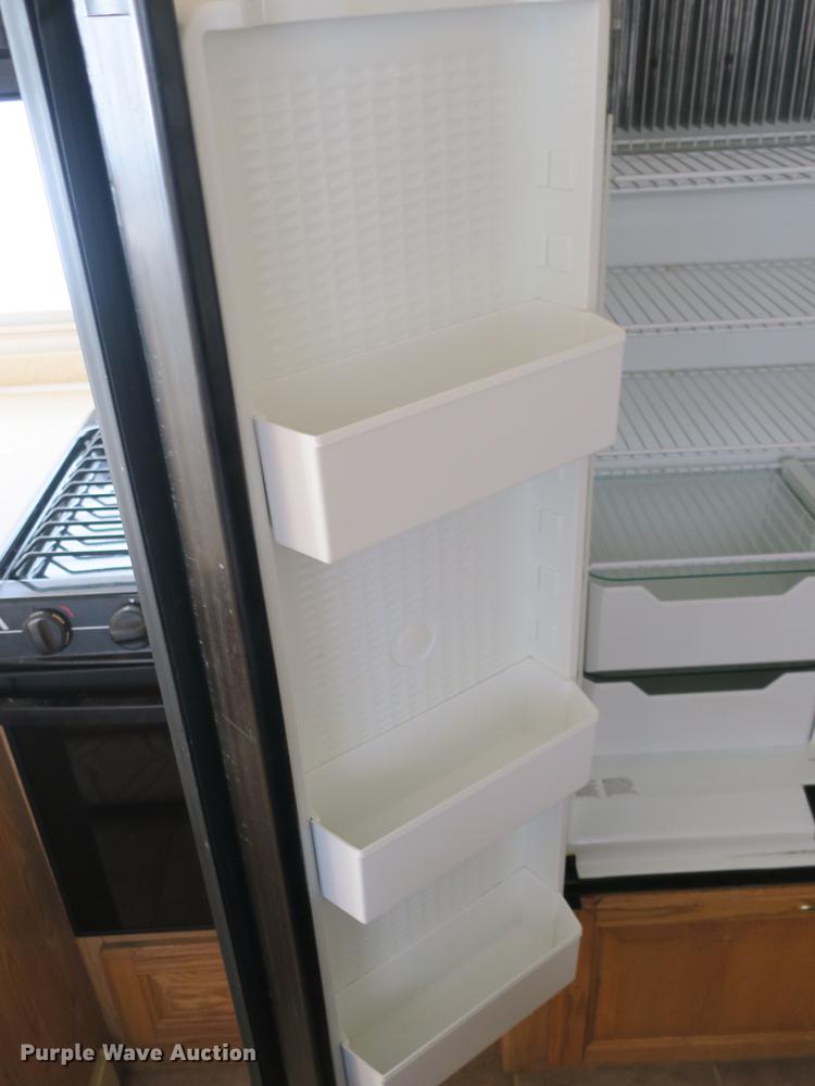 image for item DE3825 2005 Freightliner Alfa Seeya RV