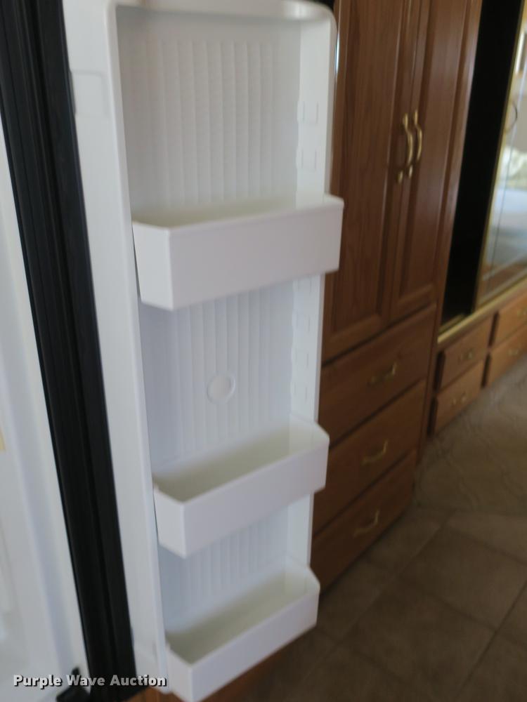 image for item DE3825 2005 Freightliner Alfa Seeya RV