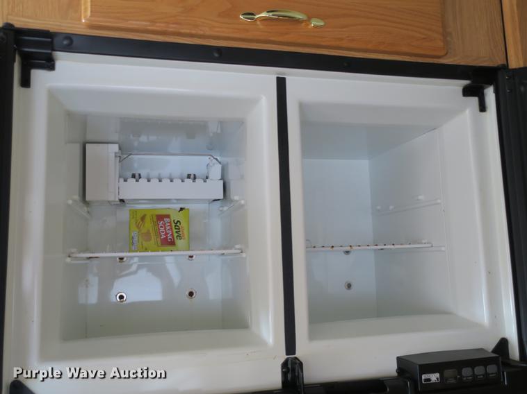 image for item DE3825 2005 Freightliner Alfa Seeya RV