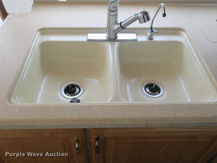 image for item DE3825 2005 Freightliner Alfa Seeya RV