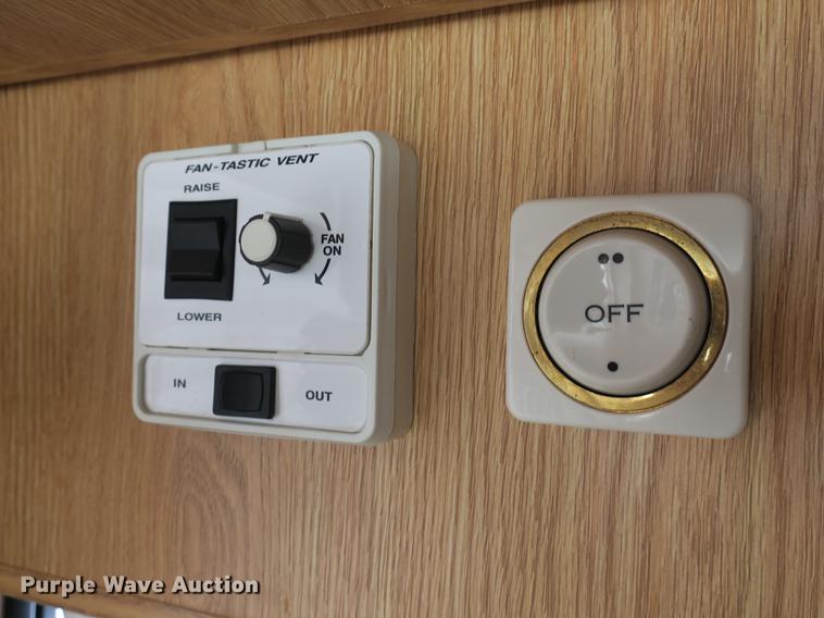 image for item DE3825 2005 Freightliner Alfa Seeya RV