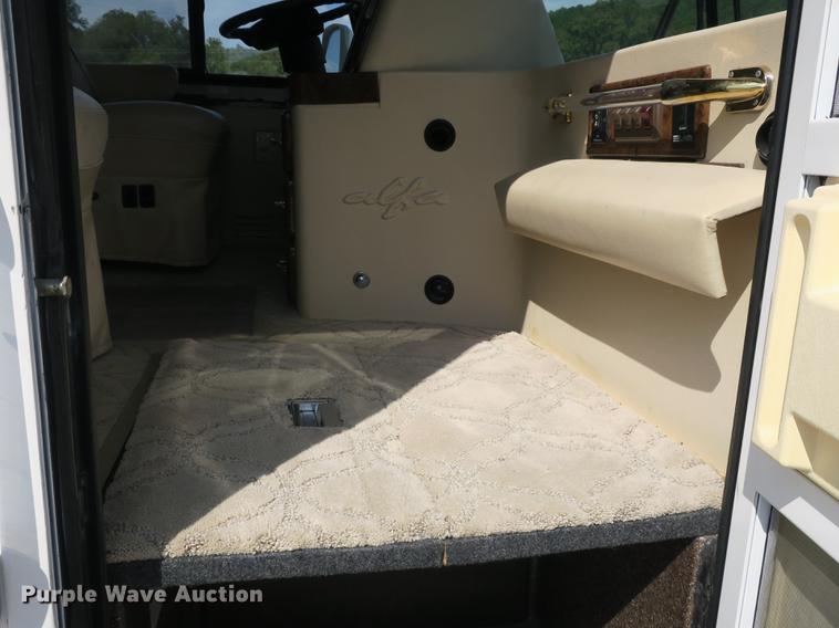 image for item DE3825 2005 Freightliner Alfa Seeya RV