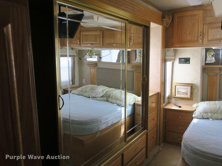 image for item DE3825 2005 Freightliner Alfa Seeya RV