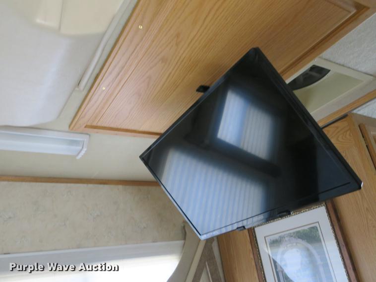 image for item DE3825 2005 Freightliner Alfa Seeya RV