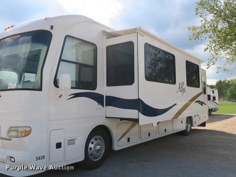 image for item DE3825 2005 Freightliner Alfa Seeya RV