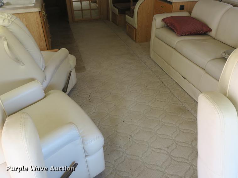 image for item DE3825 2005 Freightliner Alfa Seeya RV