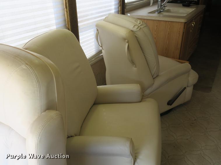 image for item DE3825 2005 Freightliner Alfa Seeya RV