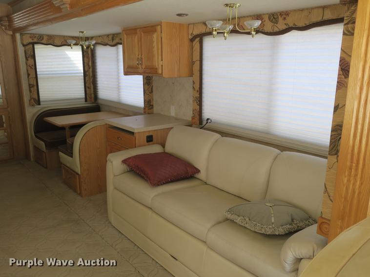 image for item DE3825 2005 Freightliner Alfa Seeya RV