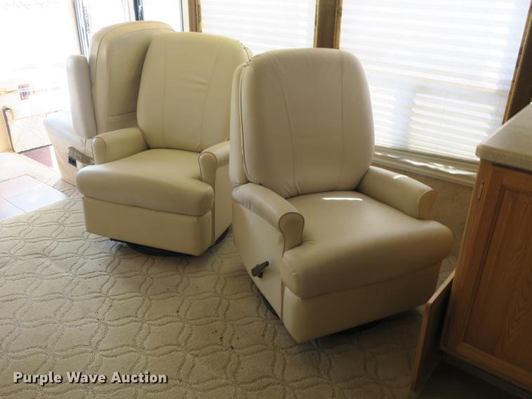 image for item DE3825 2005 Freightliner Alfa Seeya RV