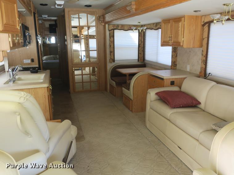 image for item DE3825 2005 Freightliner Alfa Seeya RV