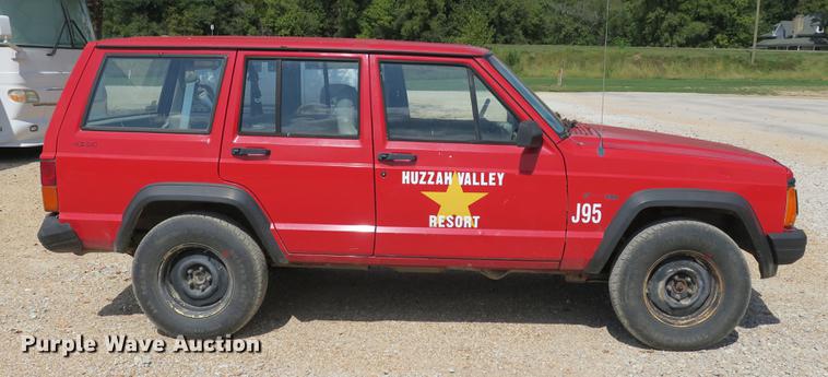 image for item DE3826 1995 Jeep Cherokee SUV
