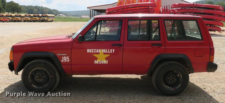 image for item DE3826 1995 Jeep Cherokee SUV
