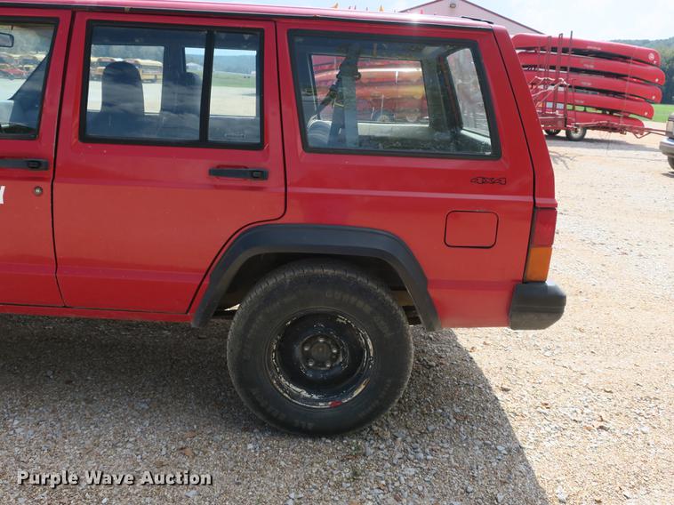 image for item DE3826 1995 Jeep Cherokee SUV