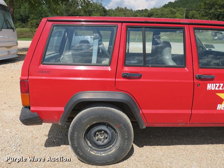 image for item DE3826 1995 Jeep Cherokee SUV
