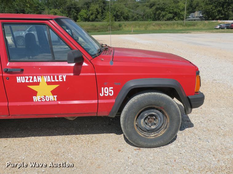 image for item DE3826 1995 Jeep Cherokee SUV