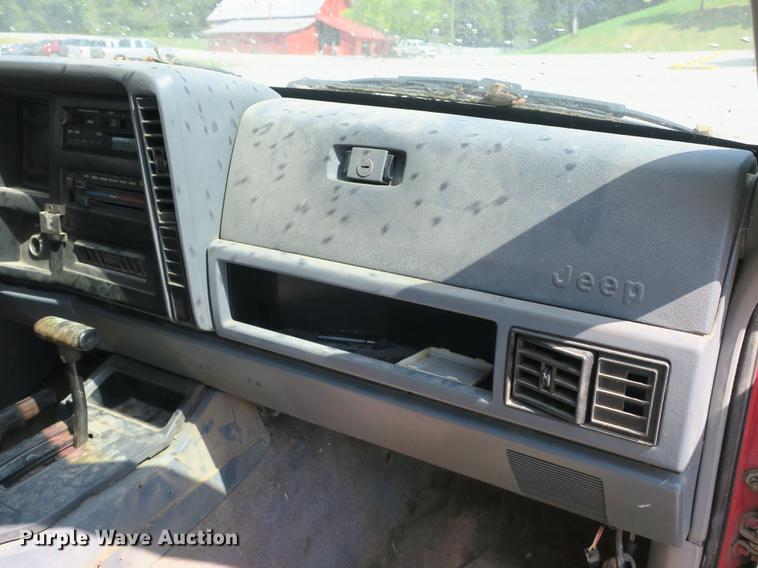 image for item DE3826 1995 Jeep Cherokee SUV