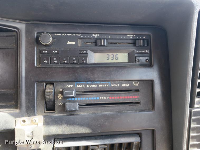 image for item DE3826 1995 Jeep Cherokee SUV