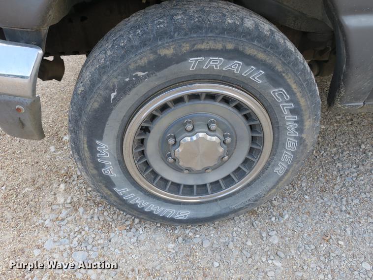 image for item DE3828 1993 Ford Club Wagon Custom XLT van