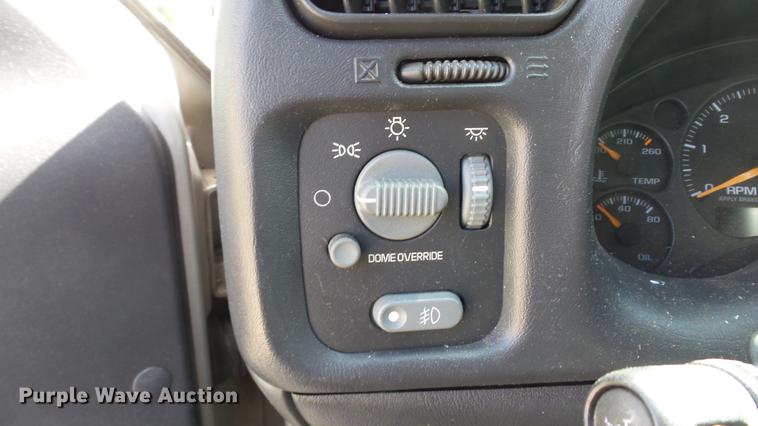 image for item DE4838 2001 Chevrolet S10 LS Ext. Cab pickup truck
