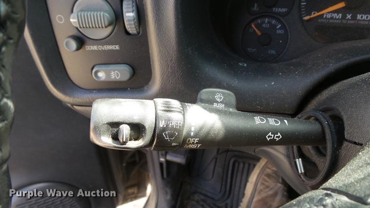 image for item DE4838 2001 Chevrolet S10 LS Ext. Cab pickup truck