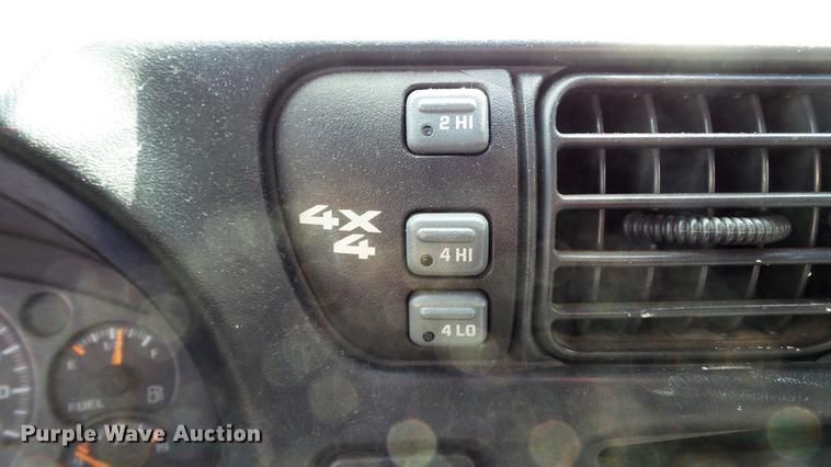 image for item DE4838 2001 Chevrolet S10 LS Ext. Cab pickup truck