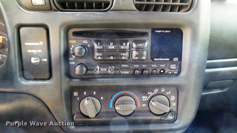 image for item DE4838 2001 Chevrolet S10 LS Ext. Cab pickup truck