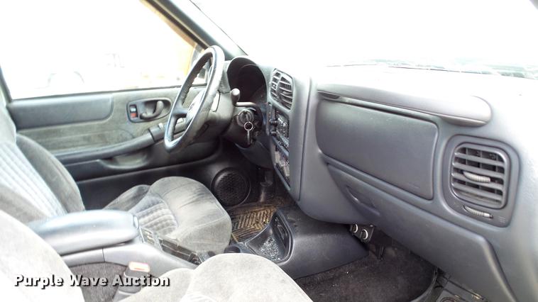image for item DE4838 2001 Chevrolet S10 LS Ext. Cab pickup truck