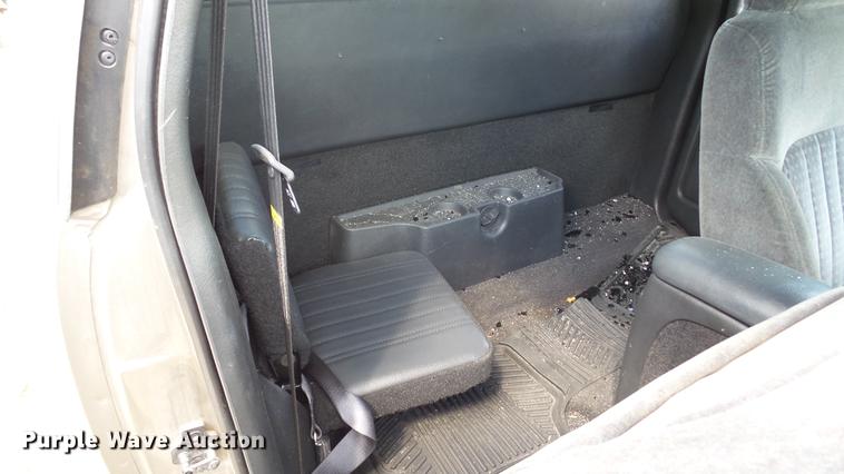 image for item DE4838 2001 Chevrolet S10 LS Ext. Cab pickup truck