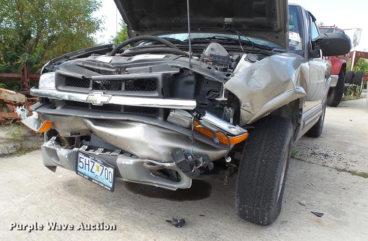image for item DE4838 2001 Chevrolet S10 LS Ext. Cab pickup truck