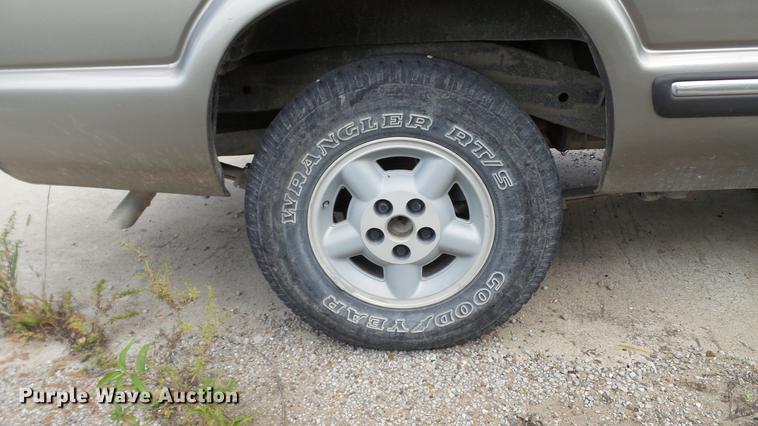 image for item DE4838 2001 Chevrolet S10 LS Ext. Cab pickup truck