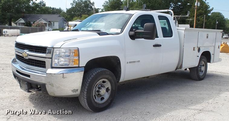 image for item DE4852 2009 Chevrolet Silverado 2500HD Ext. Cab utility bed  pickup truck
