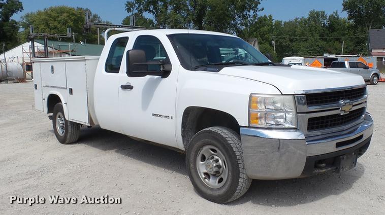image for item DE4852 2009 Chevrolet Silverado 2500HD Ext. Cab utility bed  pickup truck