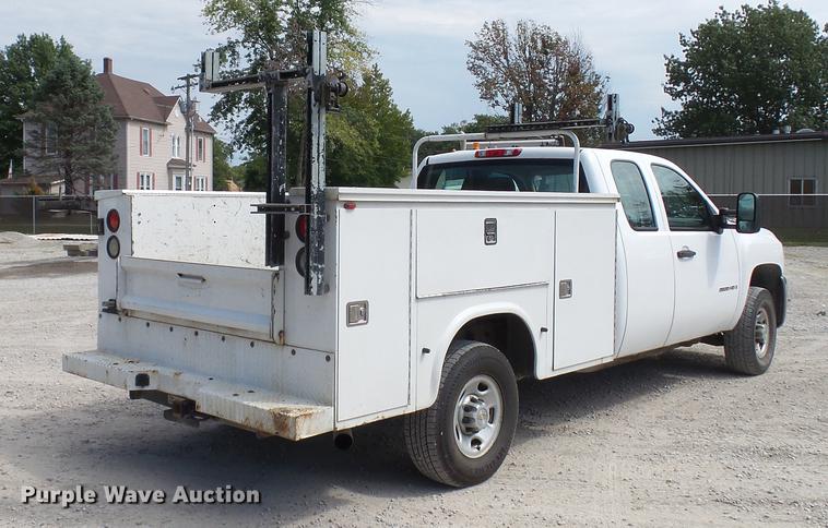 image for item DE4852 2009 Chevrolet Silverado 2500HD Ext. Cab utility bed  pickup truck