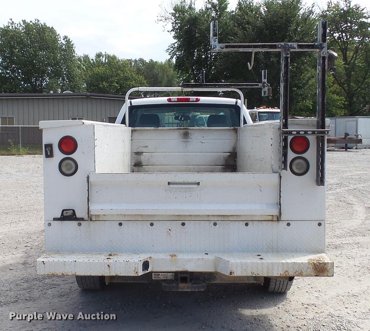 image for item DE4852 2009 Chevrolet Silverado 2500HD Ext. Cab utility bed  pickup truck