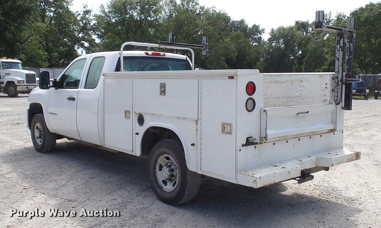 image for item DE4852 2009 Chevrolet Silverado 2500HD Ext. Cab utility bed  pickup truck