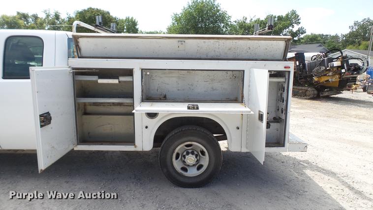 image for item DE4852 2009 Chevrolet Silverado 2500HD Ext. Cab utility bed  pickup truck