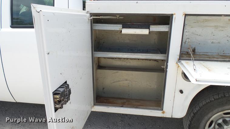 image for item DE4852 2009 Chevrolet Silverado 2500HD Ext. Cab utility bed  pickup truck