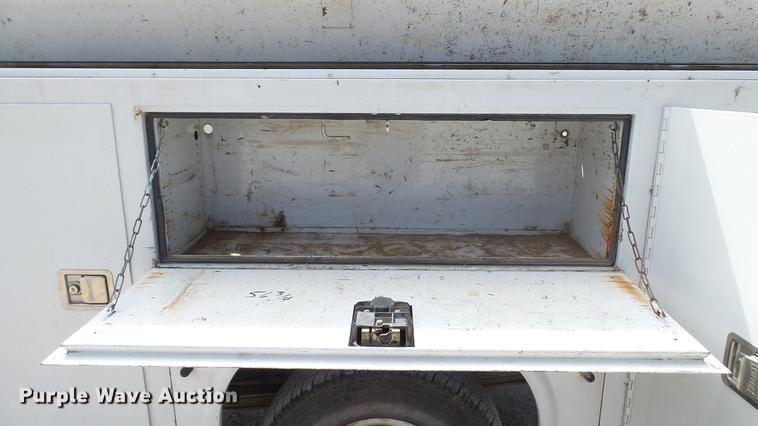 image for item DE4852 2009 Chevrolet Silverado 2500HD Ext. Cab utility bed  pickup truck