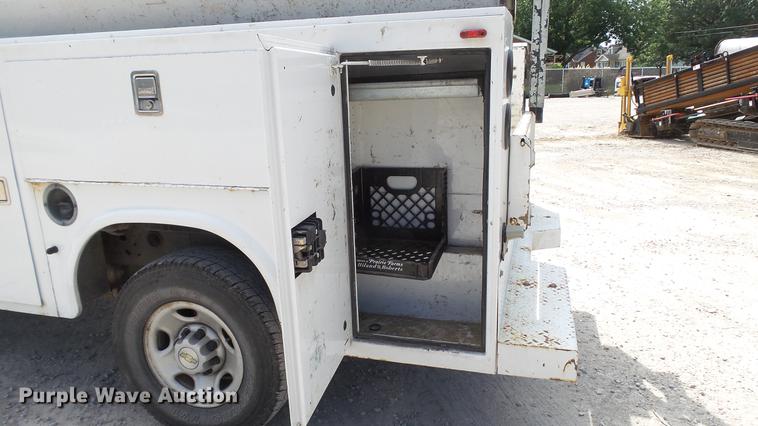 image for item DE4852 2009 Chevrolet Silverado 2500HD Ext. Cab utility bed  pickup truck