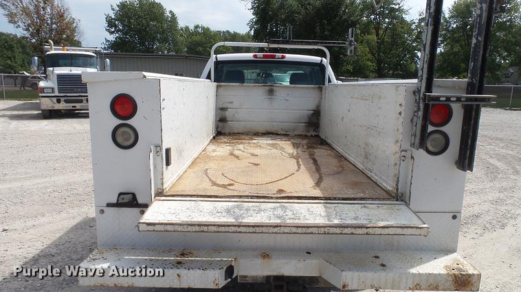 image for item DE4852 2009 Chevrolet Silverado 2500HD Ext. Cab utility bed  pickup truck