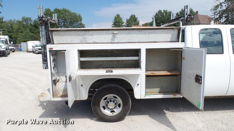 image for item DE4852 2009 Chevrolet Silverado 2500HD Ext. Cab utility bed  pickup truck