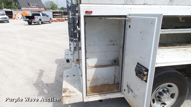 image for item DE4852 2009 Chevrolet Silverado 2500HD Ext. Cab utility bed  pickup truck