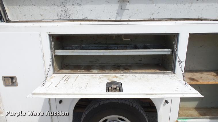 image for item DE4852 2009 Chevrolet Silverado 2500HD Ext. Cab utility bed  pickup truck