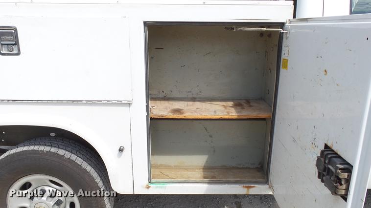 image for item DE4852 2009 Chevrolet Silverado 2500HD Ext. Cab utility bed  pickup truck